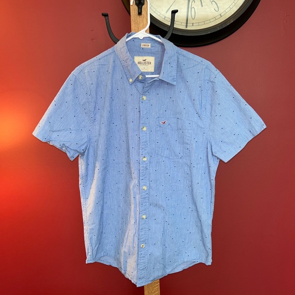 Hollister blue button down polo with a triangle pattern - Picture 1 of 2